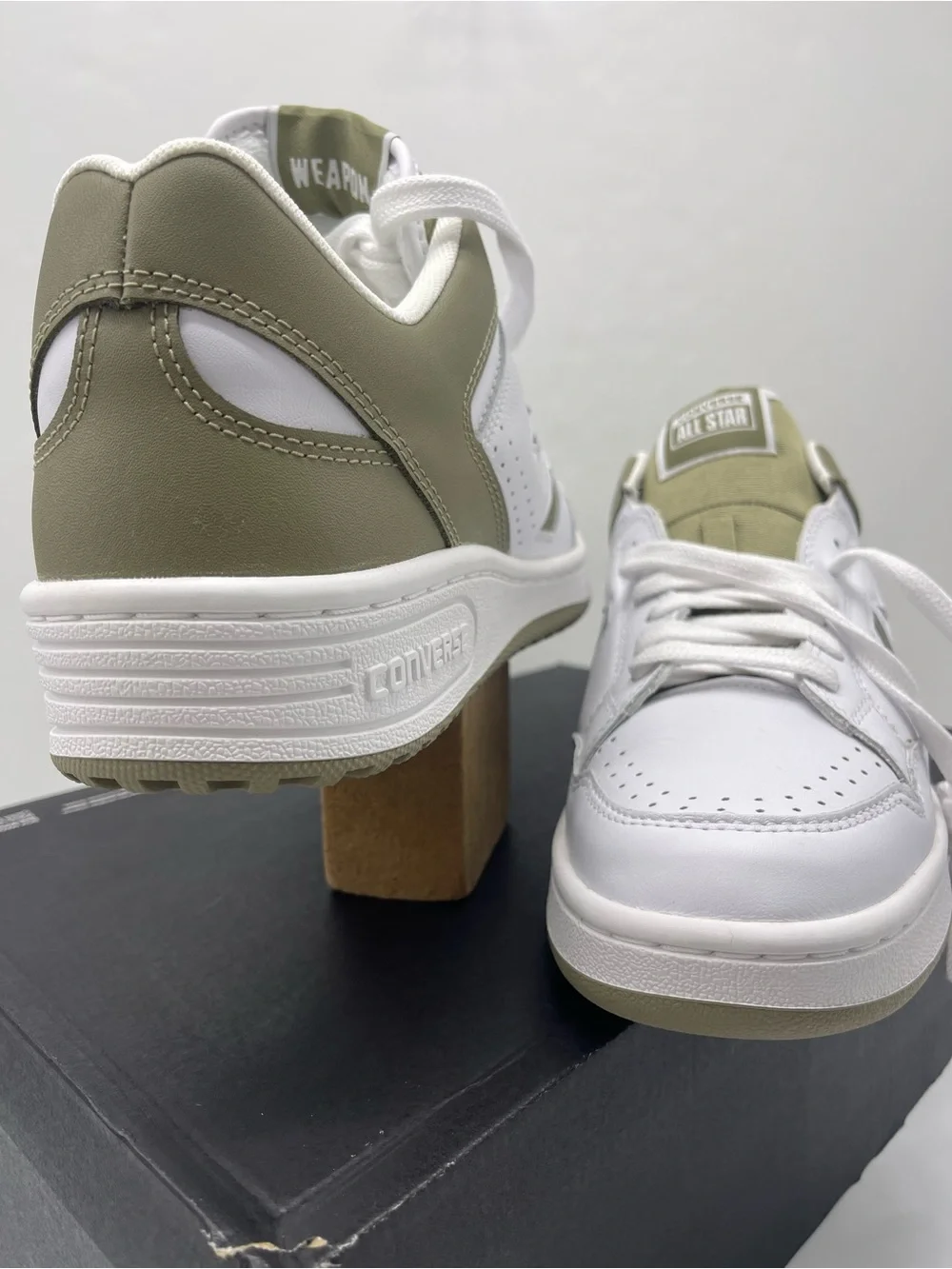 Converse •Men’s Sz 10 A11092C WEAPON OX
WHITE/MOSSY SLOTH/WHITE Athletic Sneaker - Picture 8 of 16